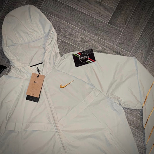 Nike UV Repel Windrunner x Jakob - Off White/Gold